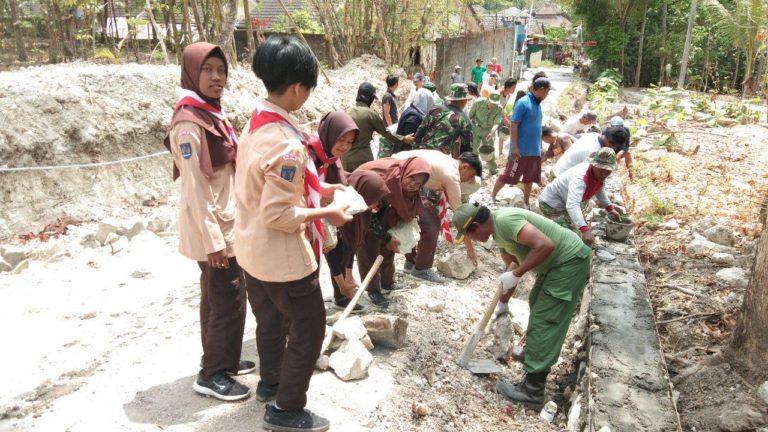 Saka Wira Kartika Semangat Angkat Batu Material