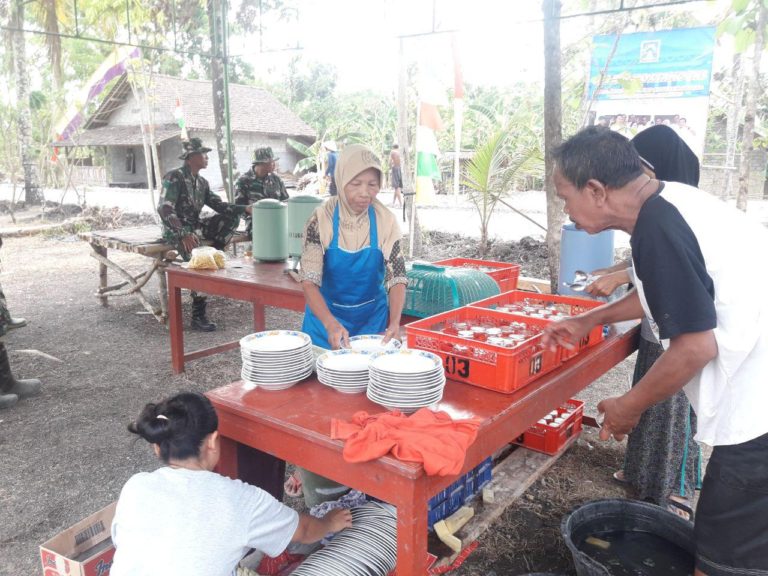 Air Minum Di Siapkan Juga Oleh Ibu Ibu PKK Desa Balecatur