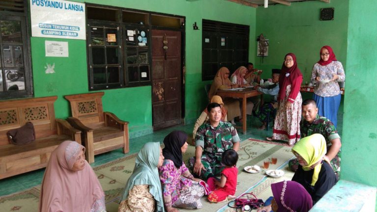 Tim Kesehatan Beri Penyuluhan Pada Lansia