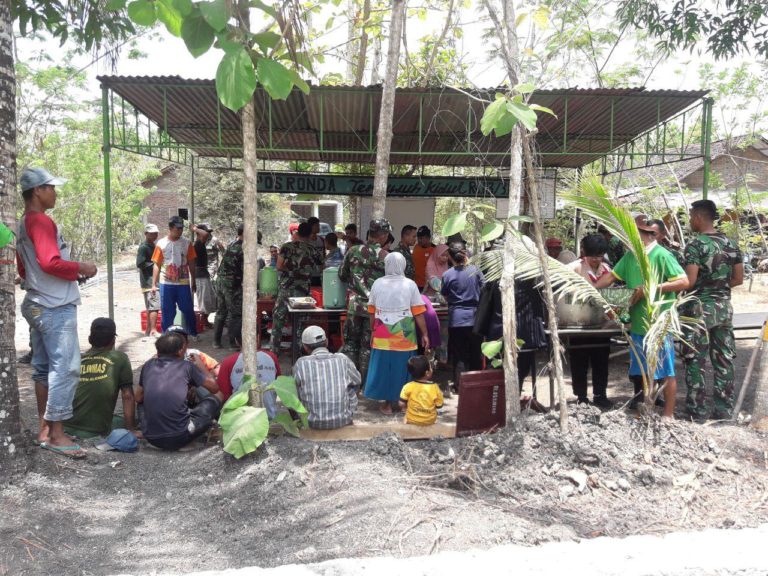 Makan Siang Terasa Nikmat Bila Di Laksanakan Secara Bareng Bareng