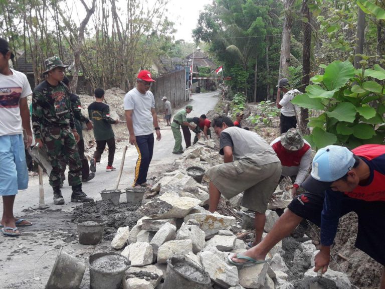 Bu Maryatin : “TNI Itu Ramah”