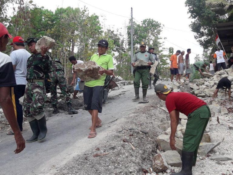 Batu Besar Rasa Ringan Bila Diangkat Dengan Senyuman