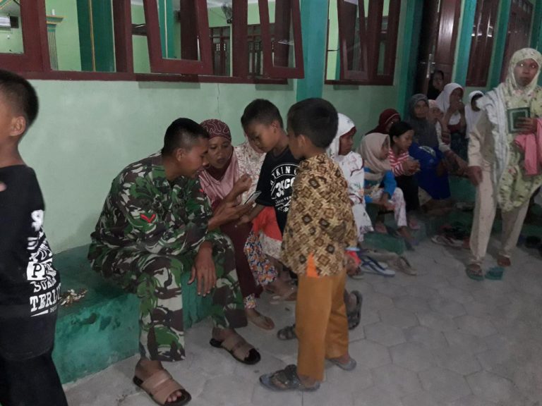 Cara Anggota Satgas TMMD Menepis Rindu pada Keluarga
