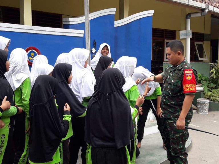 Berikan Motivasi Dansatgas TMMD Sambangi SDN Balecatur