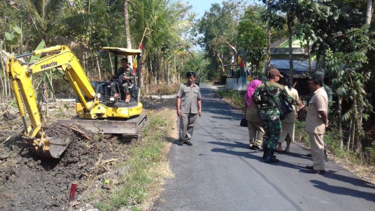 Alat Excavator  Berperan Penting Dalam Program TMMD