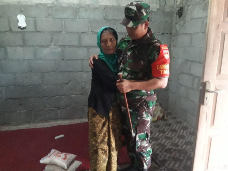 Dansatgas TMMD Sambangi warga