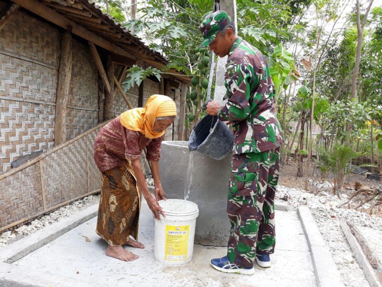 TNI Peduli Kepada Lansia