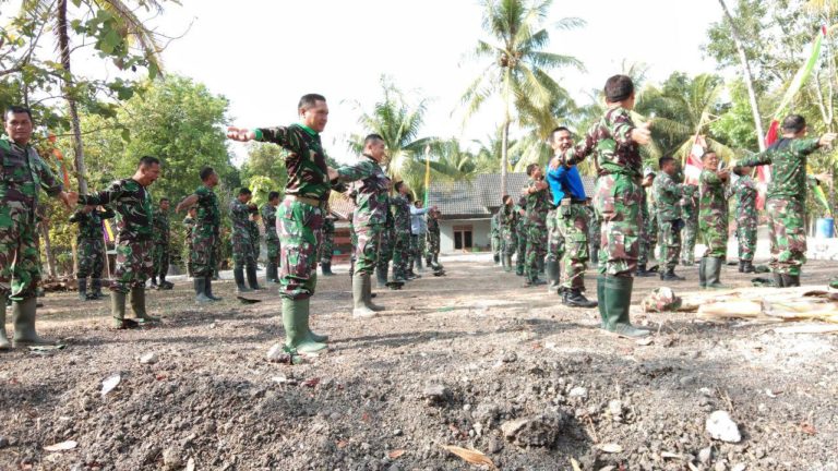 Untuk Membina Fisik Prajurit Senam Pagi Dilakukan Setelah Apel