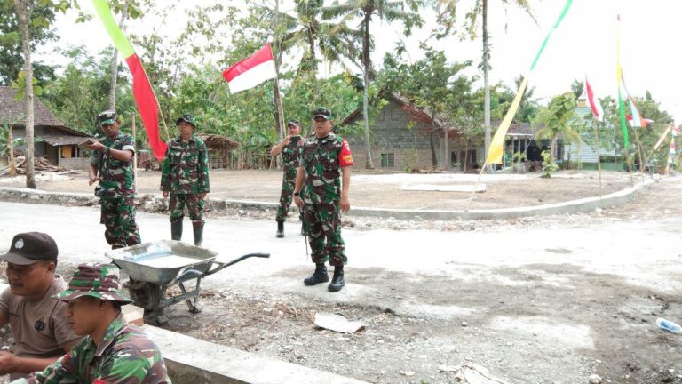 Dansatgas Meninjau Pelaksanaan Pembuatan Talud