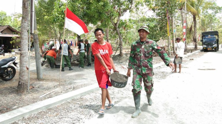Kebersamaan Satgas TMMD Ubah Kesan Masyarakat Terhadap TNI