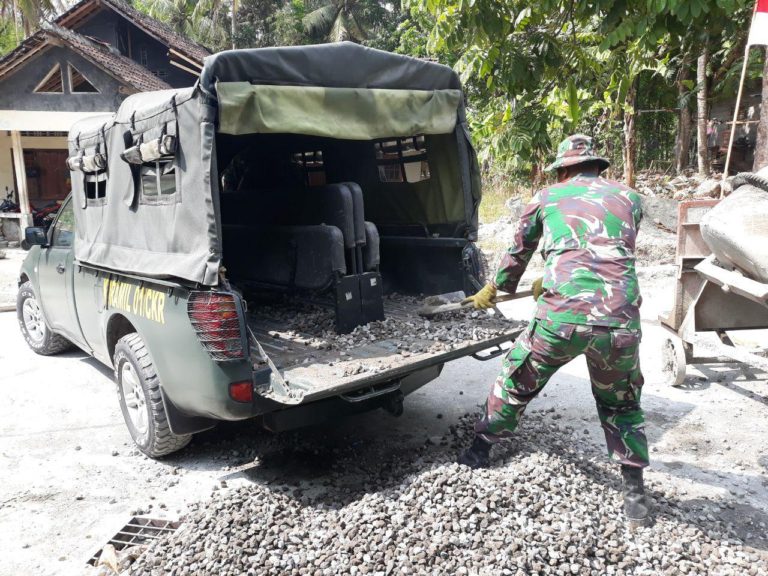 Agar Pekerjaan Tidak Tertunda Kendaraan Dinas Digunakan Untuk Sarana Transportasi Angkut Material
