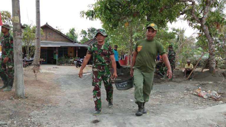 Linmas Bekerja Tanpa Pamrih Untuk Bantu Pembangunan Di TMMD Reg 103
