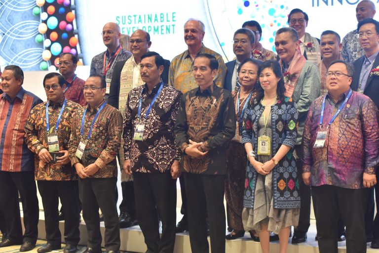 Kelakar Jokowi: Ingin Bahagia, Dengarkan Musik Dangdut