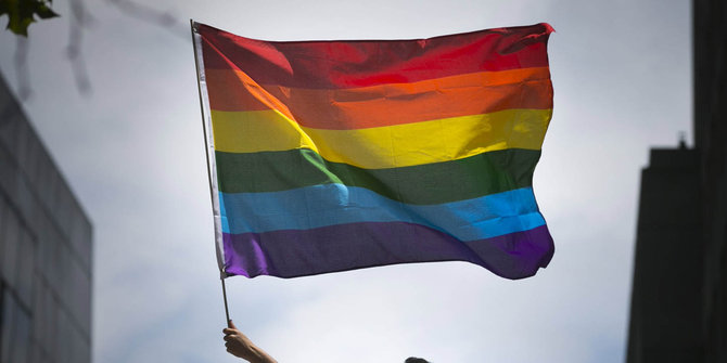 Kartu Kuning Penangkal Fenomena Gay