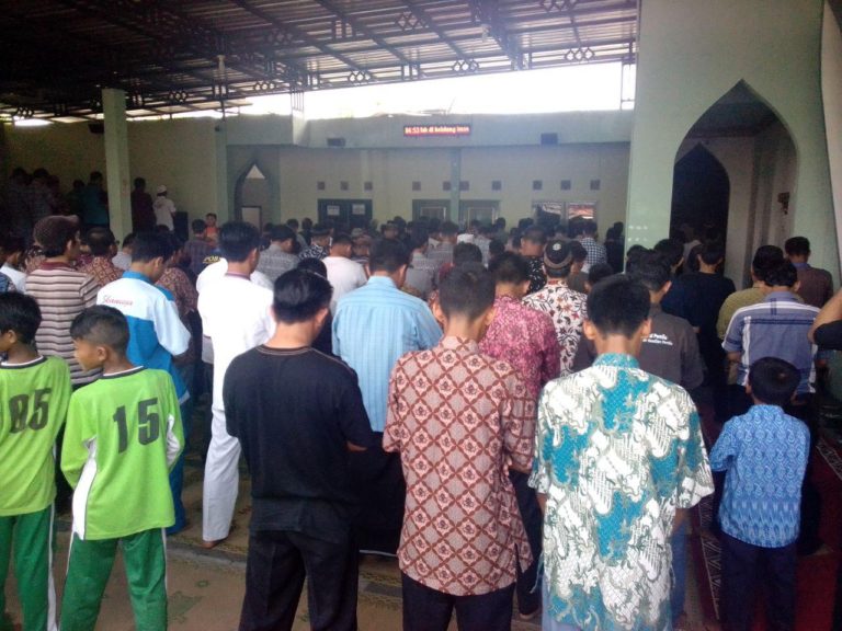 Danramil 17/Gamping Ikut Sholat Jumat Di Masjid Al Ikhlas Temuwuh