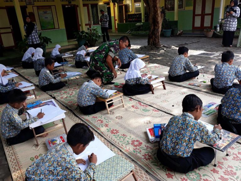Asah Kreativitas Murid SD, Satgas TMMD Adakan Lomba Menggambar