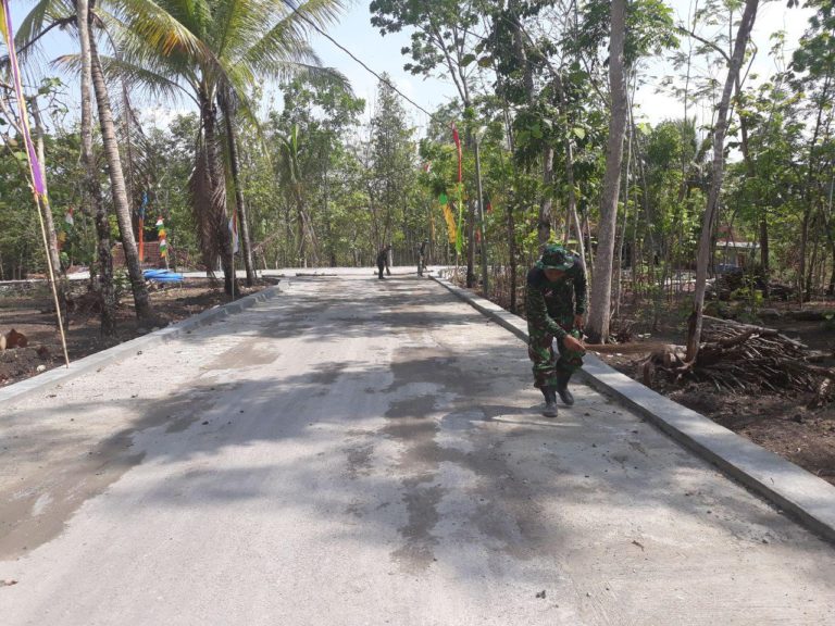 Pengecoran Bahu Jalan Dusun Temuwuh Sudah Rampung 100 Persen