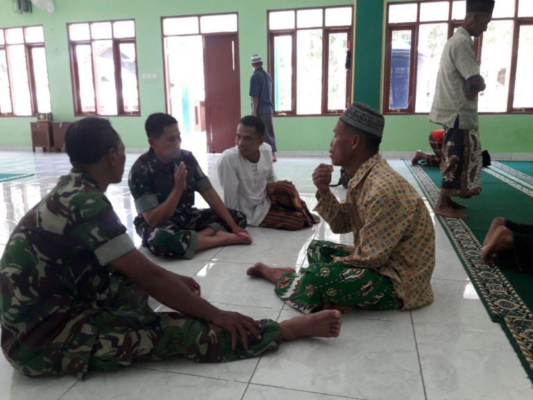 Pererat Silaturahmi Dengan Tokoh Agama Satgas TMMD Lakukan Komsos
