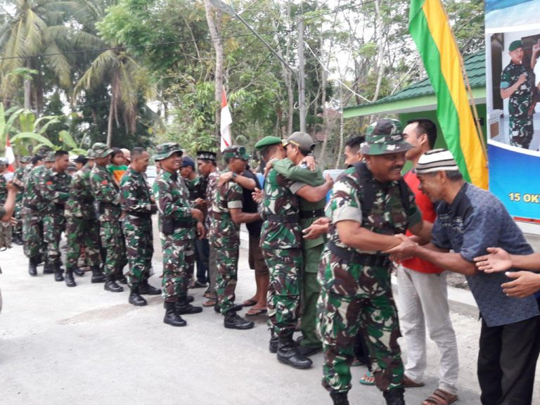 Ratusan Warga Balecatur Melapas Kepergian Satgas TMMD Reg 103