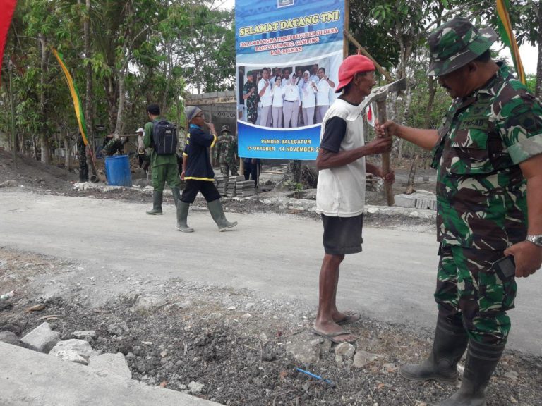 Mbah Mardi : “Setiap Berpapasan Dengan Bapak Tentara Mereka Selalu Tegur Sapa Duluan”.