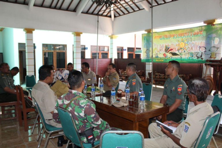 Jelang Penutupan TMMD Poskamling Di Kebut Pekerjaannya