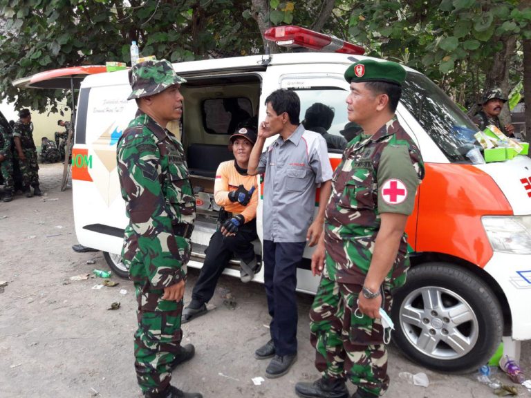 Mobil Ambulance Siap Siaga Di Lokasi Upacara Penutupan TMMD