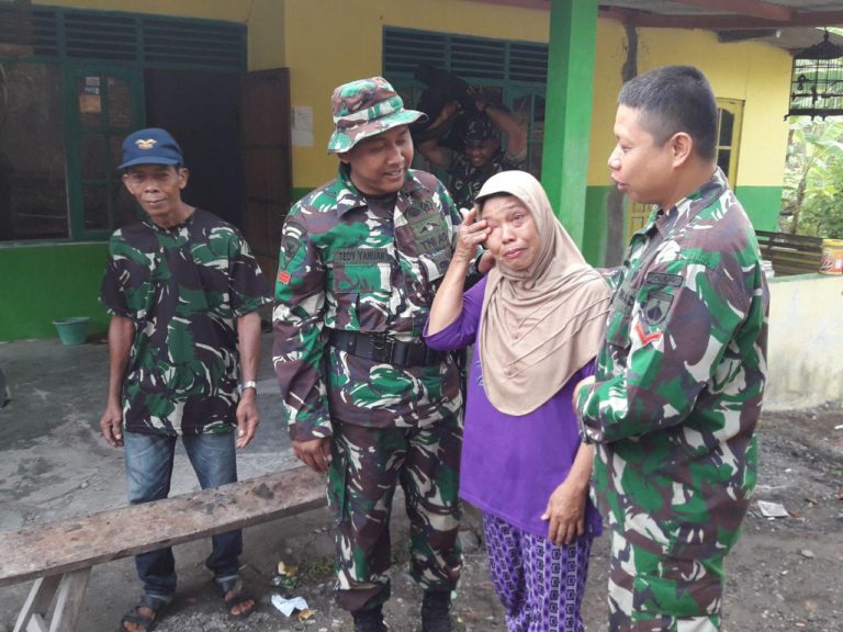 Giyah Menitikkan Air Mata Saat Lepas Satgas TMMD Reg 103