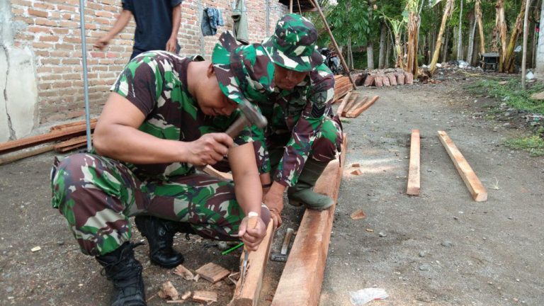 Satgas TMMD Siapkan Kayu Untuk Program Rehab RTLH
