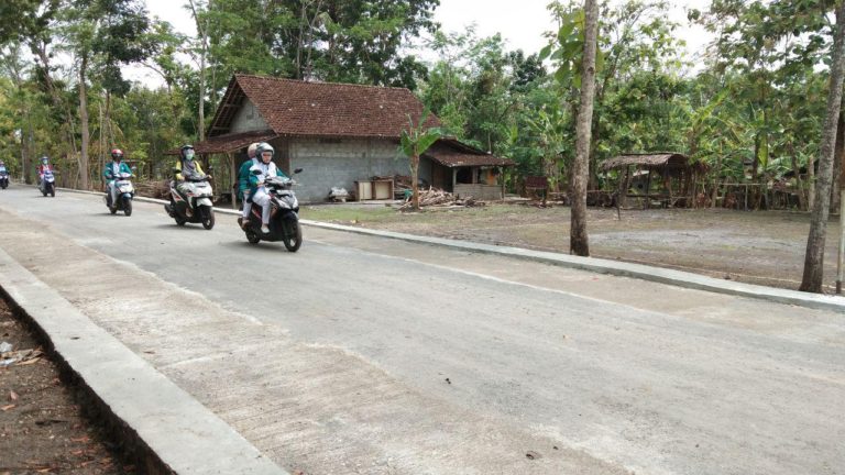 Jalan Baru Dusun Temuwuh Perlancar Aktivitas Anak Anak Sekolah