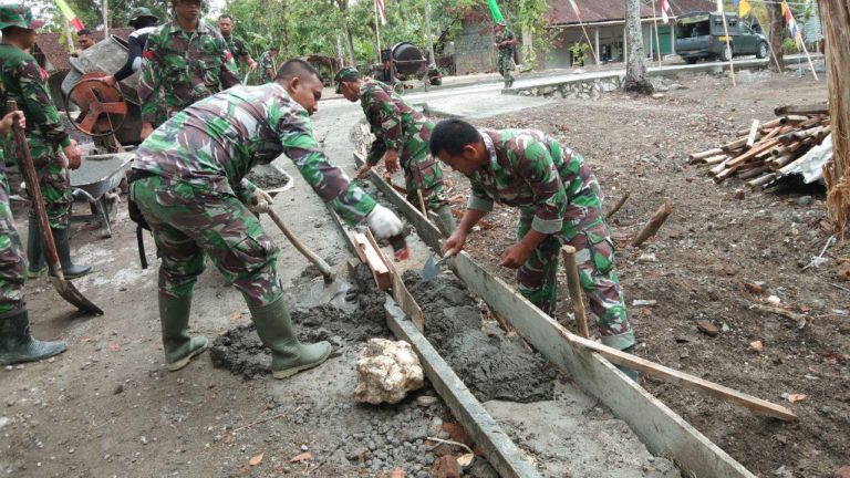 Satgas TMMD Dan Masyarakat Terus Kebut Pembangunan Yang Belum Selesai