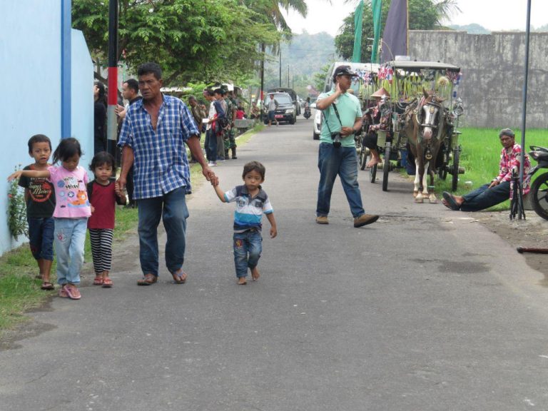 Warga Merasa Nyaman Ketika Melewati Jalan Dusun Temuwuh Semenjak Dibangun Oleh Satgas TMMD