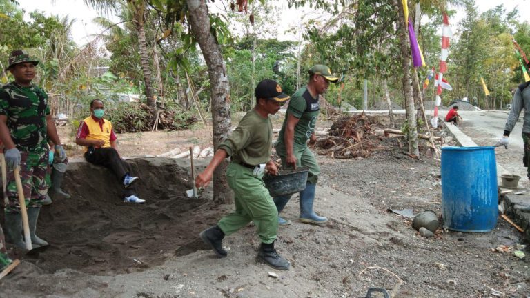 Linmas Dukung Suksesnya TMMD Reg 103 Kodim Sleman