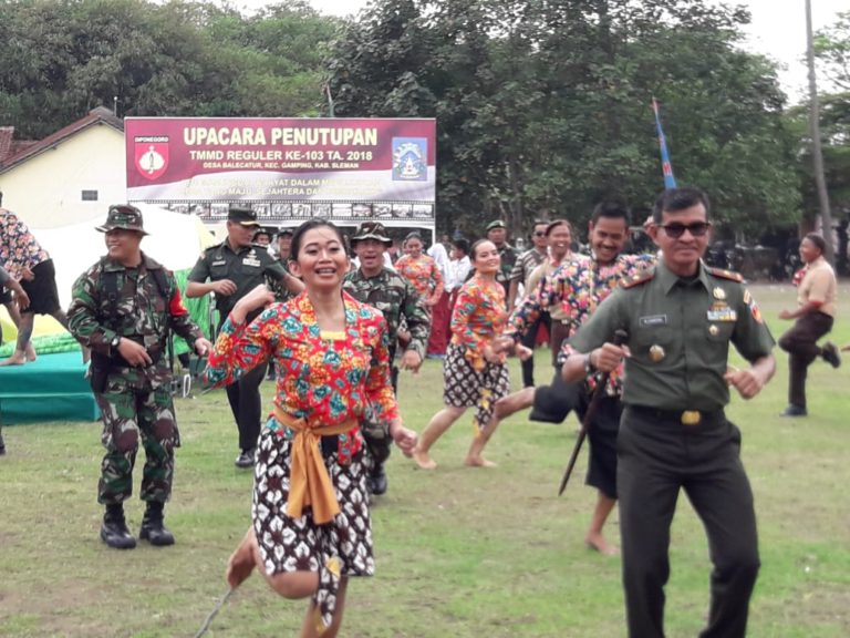 Beberapa Kesenian Tampil Di Acara Penutupan TMMD Reg 103