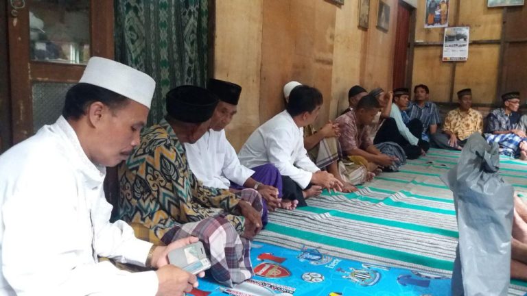 Di Rumah Kepala Dusun Warga Temuwuh Gelar Doa Bersama
