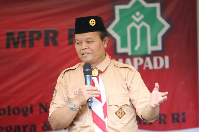 Wakil Ketua MPR Ajak Santri dan Pramuka Amalkan Pancasila