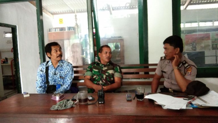 Setiap Kegiatan Serda Ramli Dan Babinkamtibmas Selalu Hadir Di Desa Balecatur