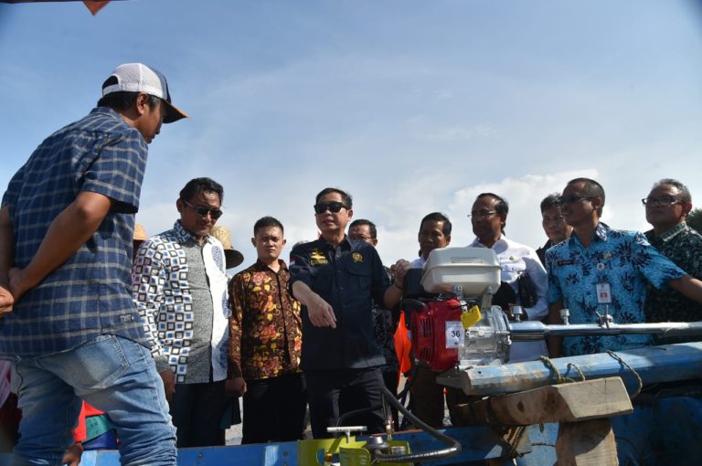 Bagikan Konverter Kit, Jonan: Pendapatan Nelayan Kecil Bisa Membaik
