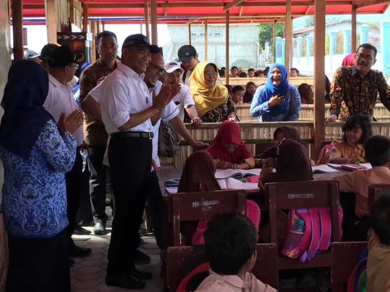 Pasca Bencana, Mendikbud Dorong Percepatan Pemulihan KBM di Palu
