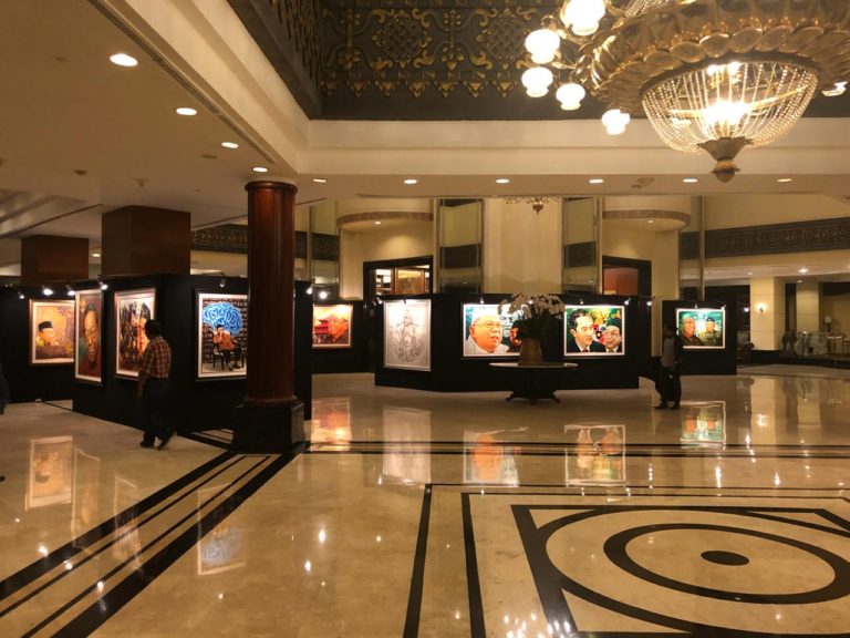 Yuk Lihat Pameran Lukisan Gus Dur di Hotel Sultan, Ada Diskon Khusus!