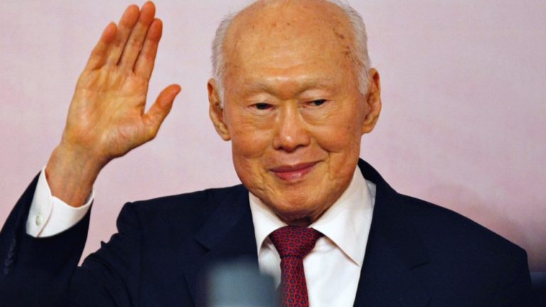 Tiga Dasawarsa Lee Kuan Yew Bangun Negeri Singa