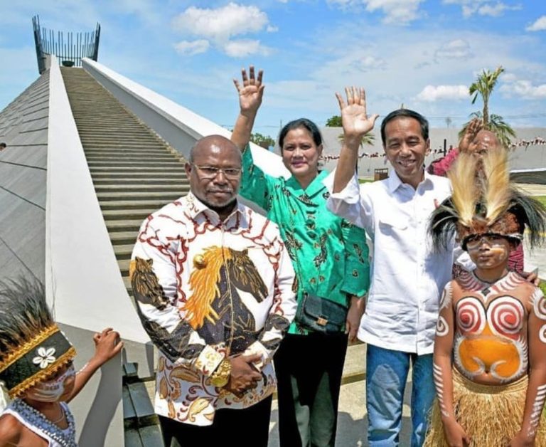 Jokowi ‘Taruh’ Tujuh Mimpi Anak Indonesia di Monumen Kapsul Waktu