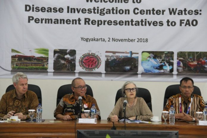 Yaya Adisa Olaitan Olaniran Permanent (Representative of Nigeria untuk United Nations Roma) bersama 9 delegasi FAO lainnya saat melakukan kunjungan ke Balai Besar Veteriner Wates (BBVet) Yogyakarta (02/11/2018)