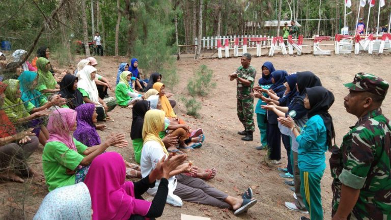 Mahasiswi Unisa Dan Satgas TMMD Sosialisasikan Cara Cuci Tangan Yang Benar