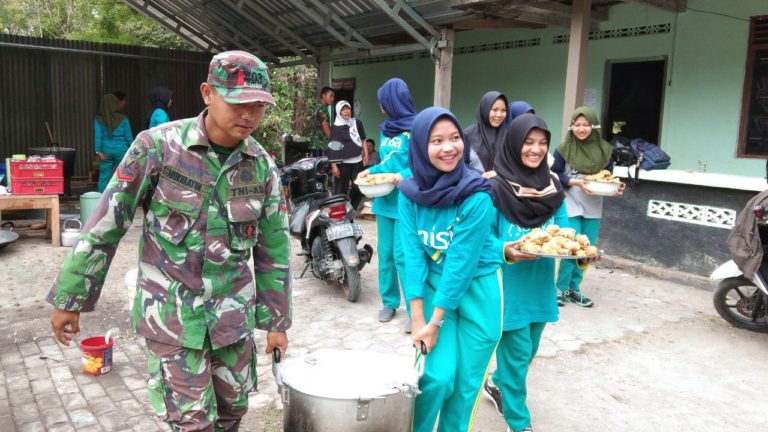 Mahasiswi Unisa Senang Terlibat Di Kegiatan TMMD Reg 103 Kodim Sleman