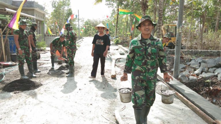 Paskhas Turunkan Sepuluh Personel Tiap Harinya di TMMD Reg 103