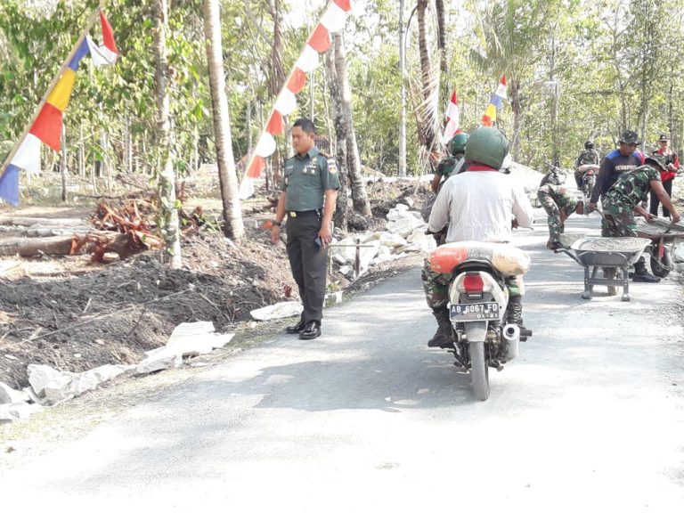 Material Diangkut Secara Swadaya Oleh Satgas TMMD