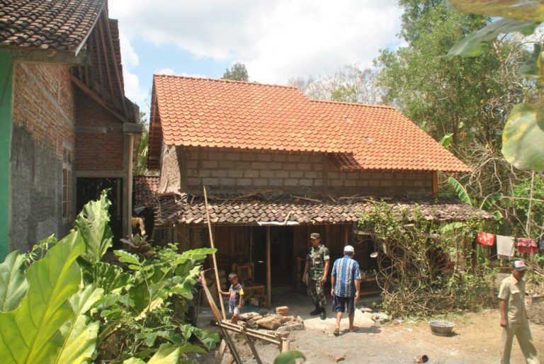 Pembangunan RTLH Sudah Selesai Di Tahap Pemasangan Atap