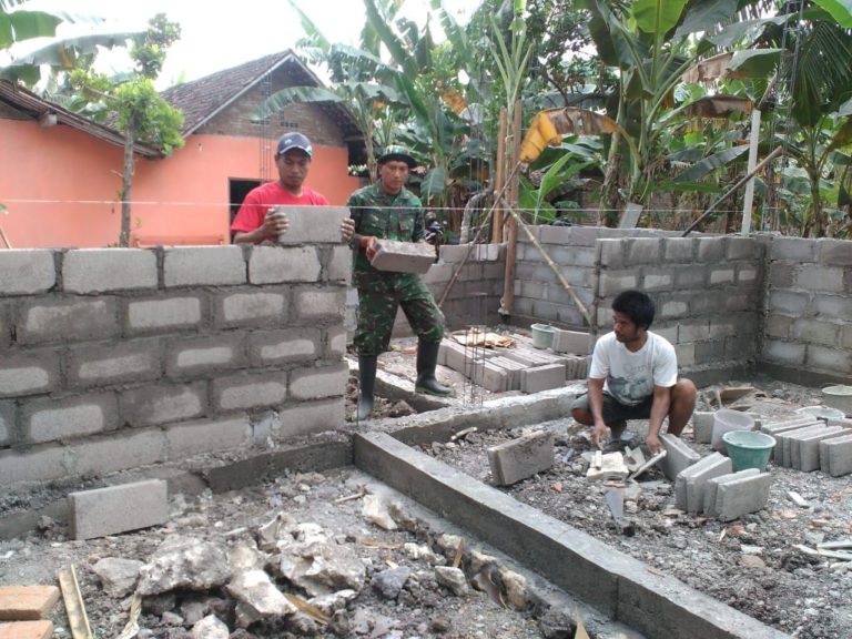 Sariyo Senang Rumahnya Terpilih Di Program Bedah Rumah TMMD Reg 103