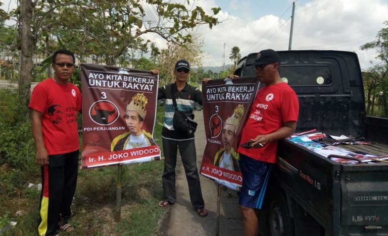 Empat Fakta Dibalik Pemasangan Poster ‘Raja Jokowi’