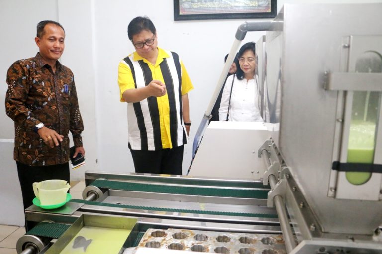 Menperin Klaim IKM Makanan dan Tenun Kian Prospektif